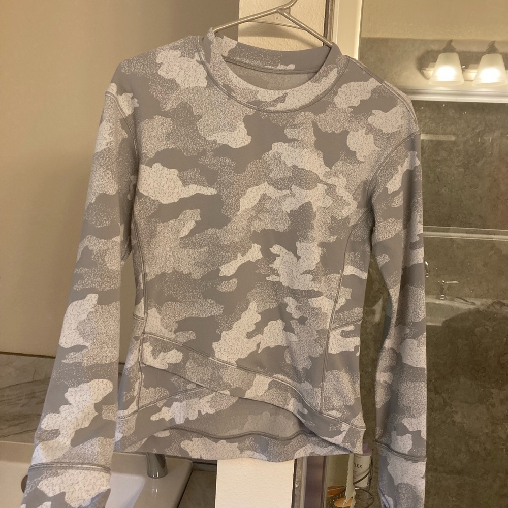 Lululemon long sleeve top size 6 grey camo